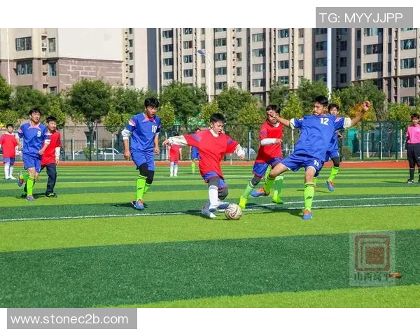 少年足球运动的多重优点与对青少年成长的积极影响分析